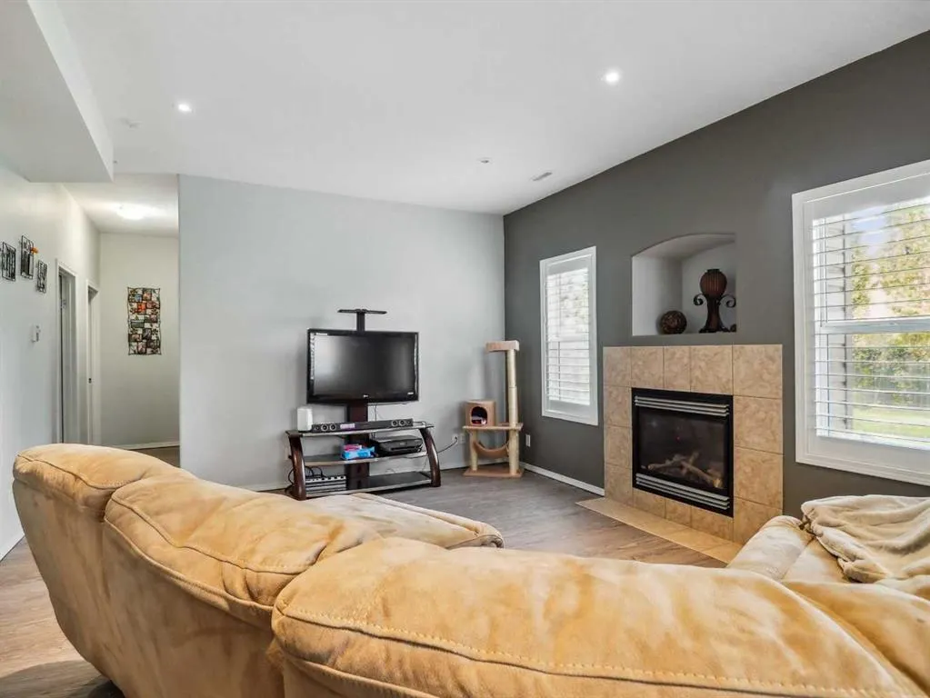 23 Dobson Close