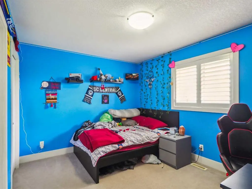 23 Dobson Close
