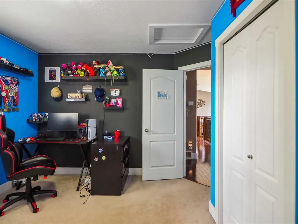 23 Dobson Close