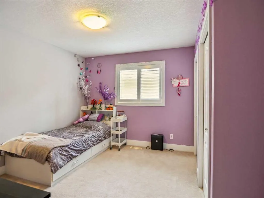 23 Dobson Close