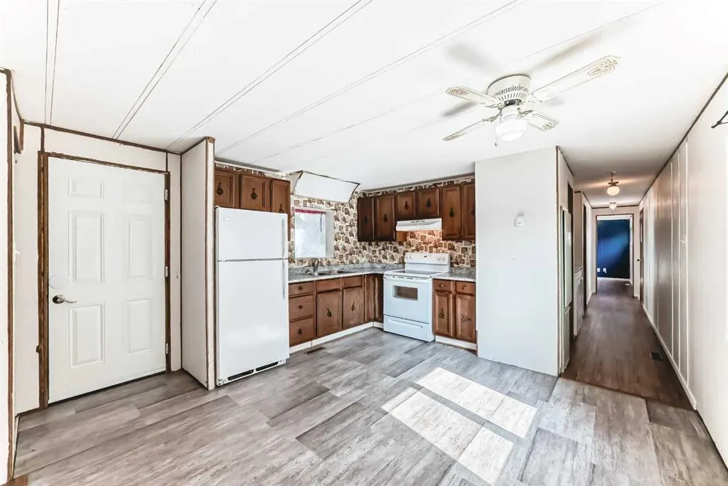 100 Spring Haven Close SE