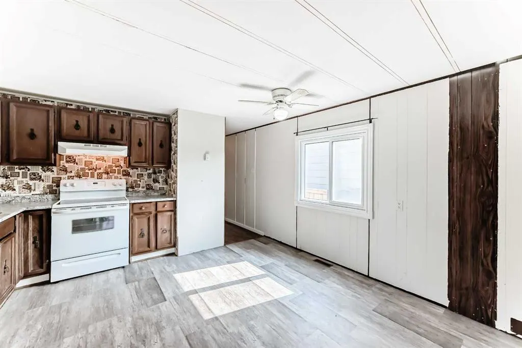 100 Spring Haven Close SE