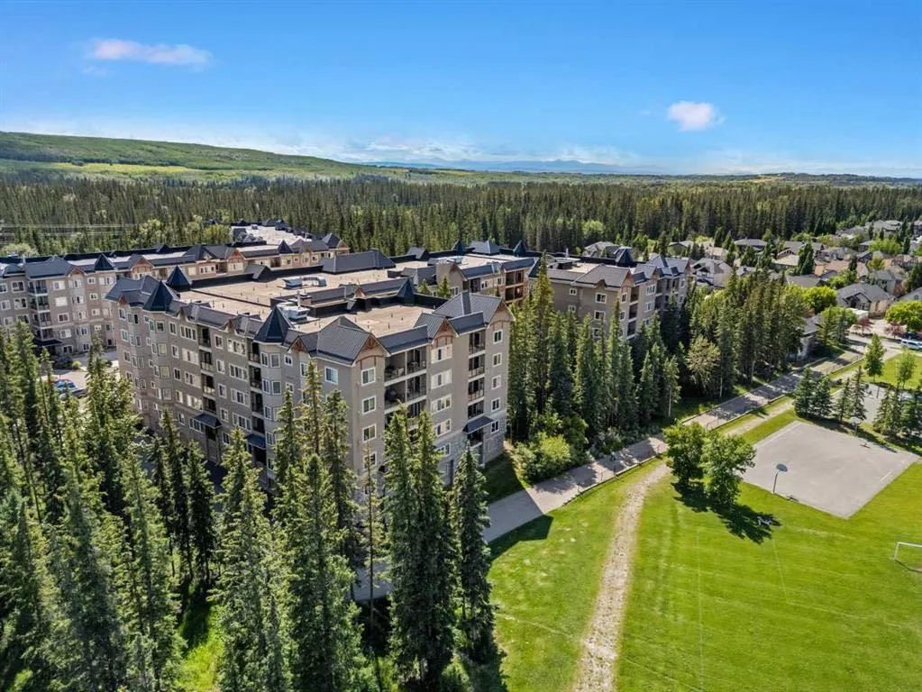 10 Discovery Ridge Close SW, #202