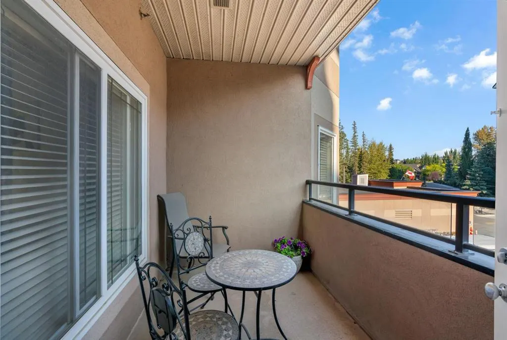 10 Discovery Ridge Close SW, #202