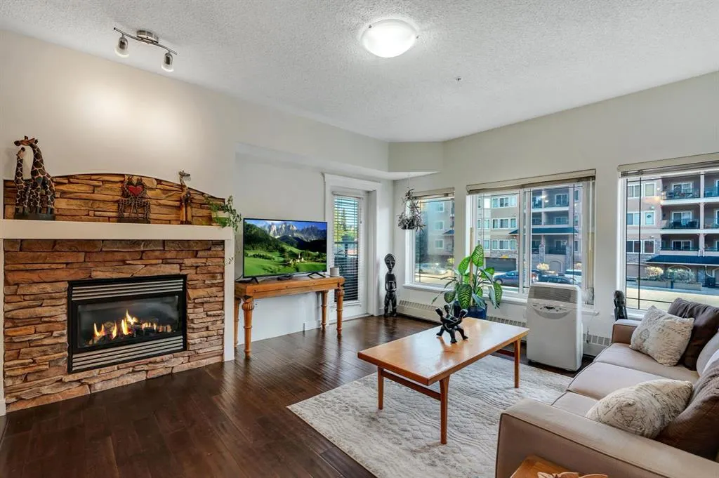 10 Discovery Ridge Close SW, #202