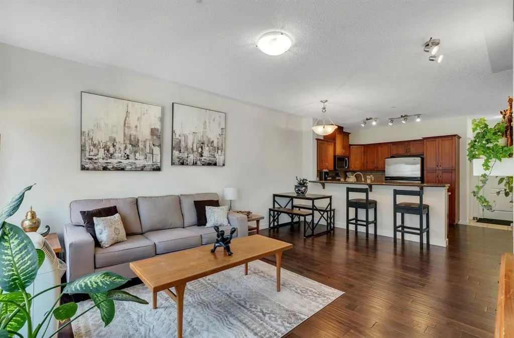 10 Discovery Ridge Close SW, #202