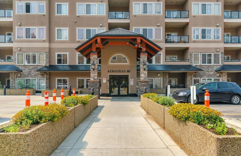 10 Discovery Ridge Close SW, #202