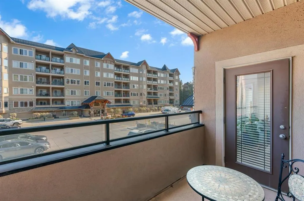 10 Discovery Ridge Close SW, #202
