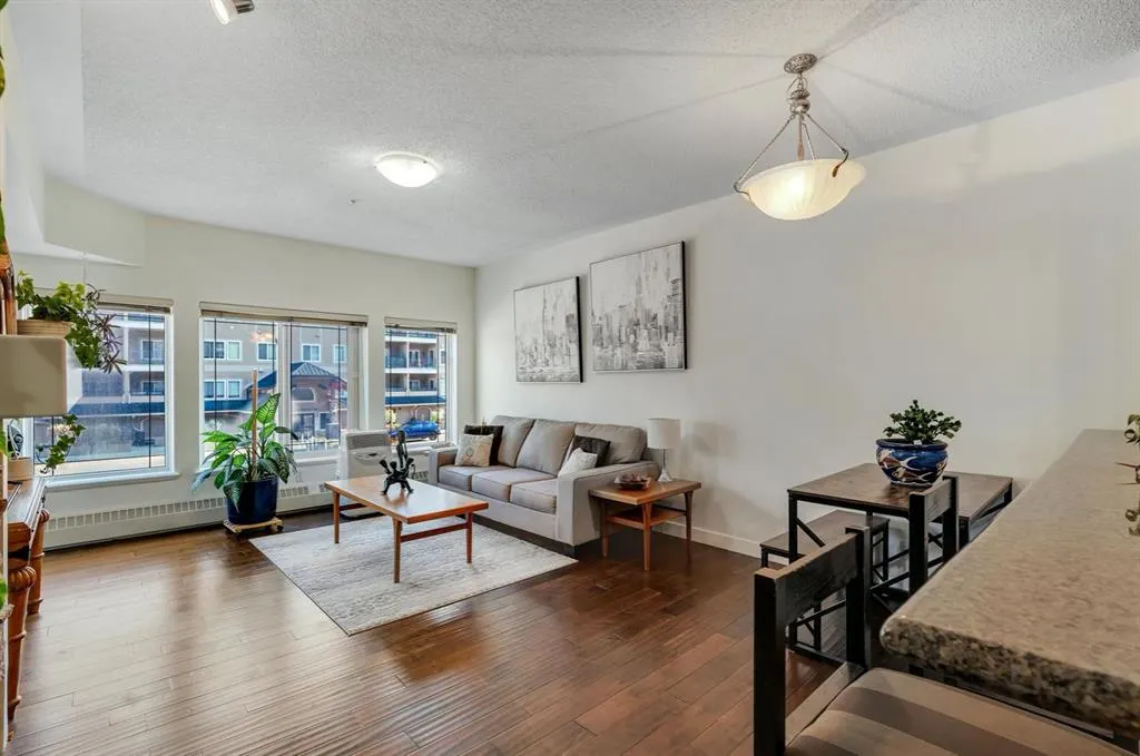 10 Discovery Ridge Close SW, #202