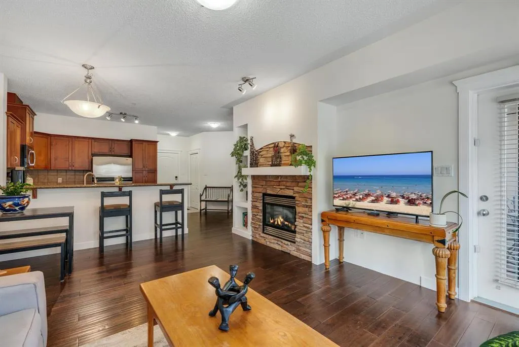 10 Discovery Ridge Close SW, #202