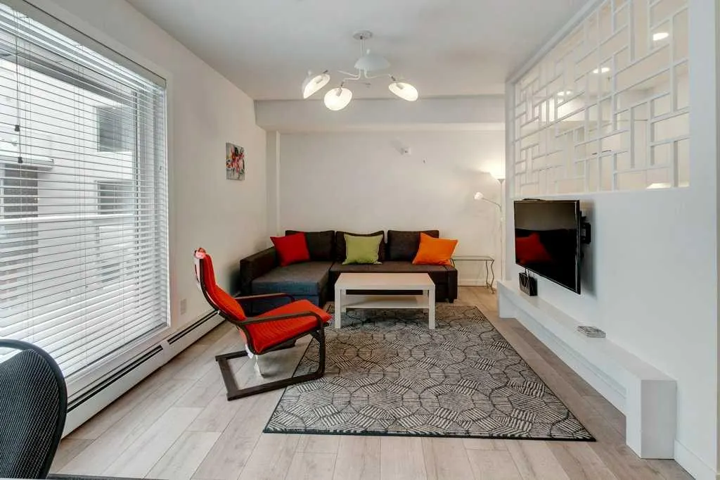 3130 Thirsk Street NW, #206