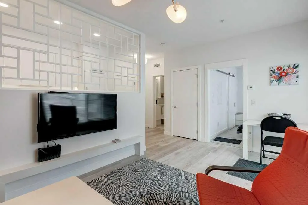 3130 Thirsk Street NW, #206