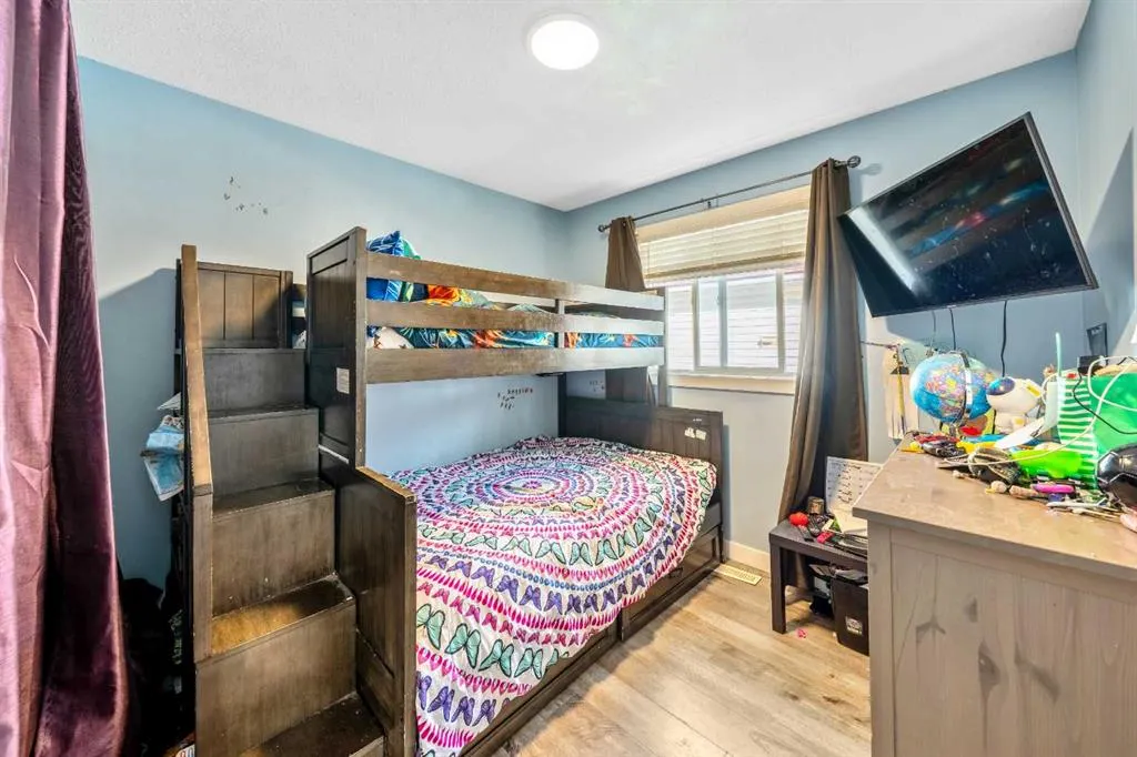 1607 Sunshine Close SE
