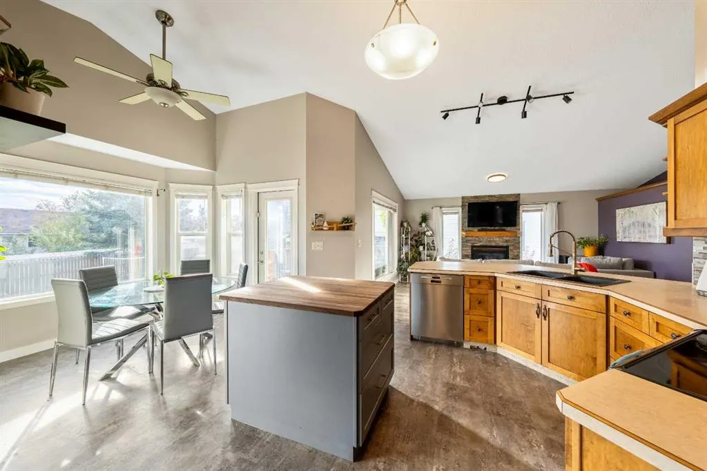 1607 Sunshine Close SE