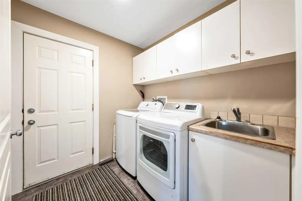 1607 Sunshine Close SE