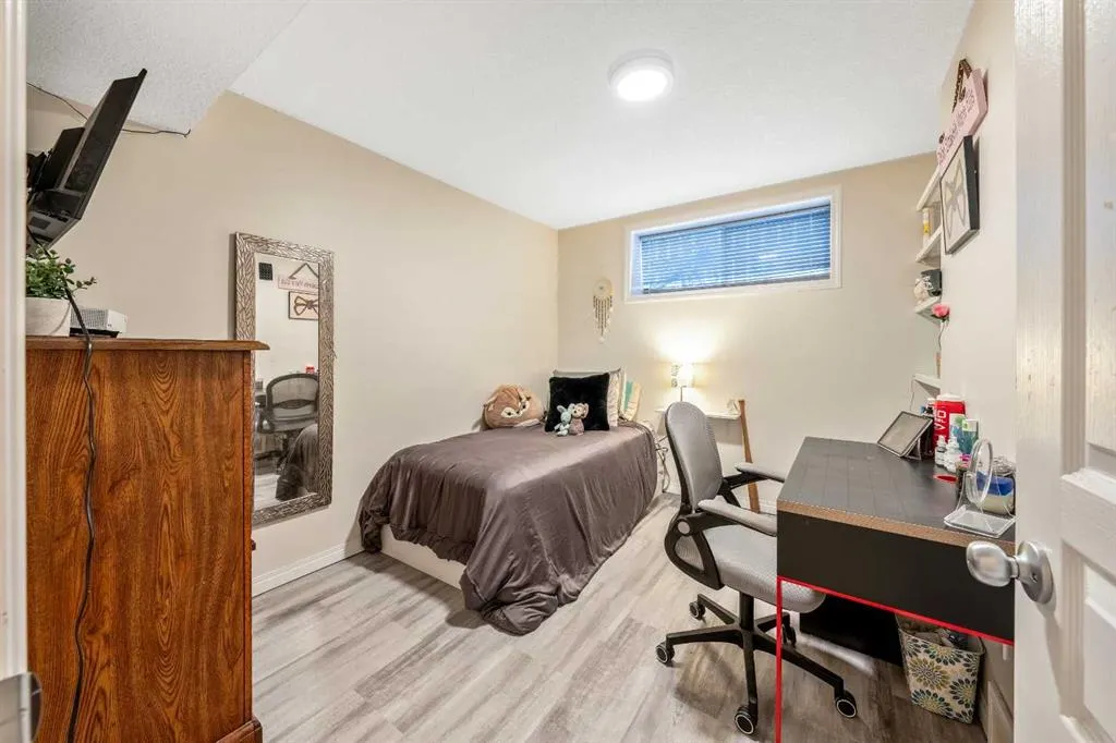 1607 Sunshine Close SE