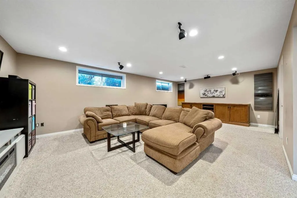 1607 Sunshine Close SE