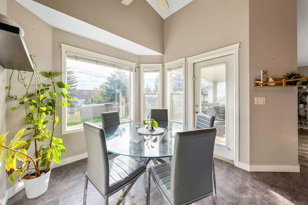 1607 Sunshine Close SE