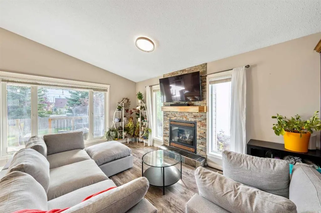 1607 Sunshine Close SE
