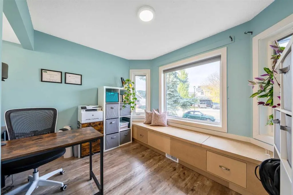1607 Sunshine Close SE