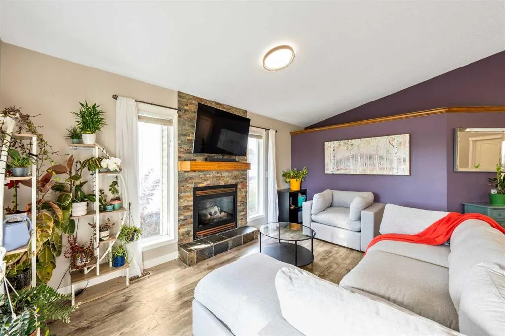 1607 Sunshine Close SE