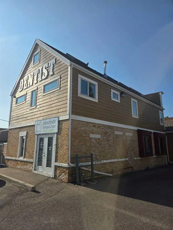 508 1 Street W, #Upper Back