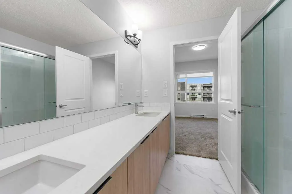 40 Carrington Plaza NW, #320