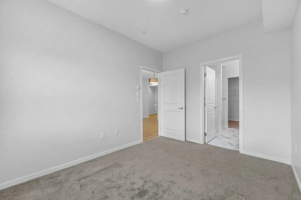 40 Carrington Plaza NW, #320