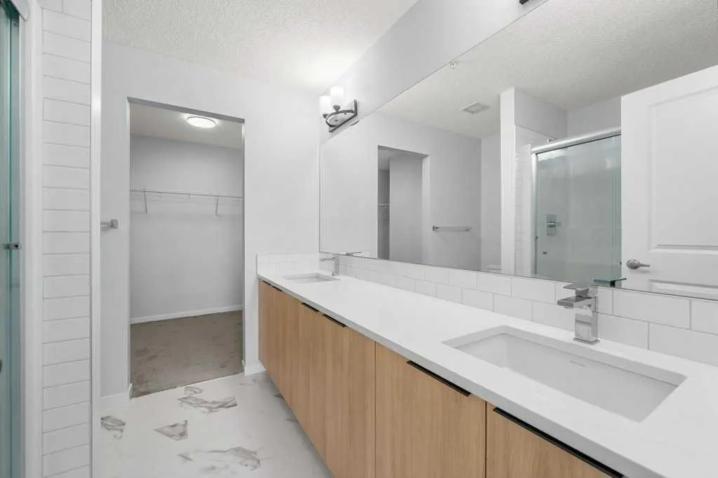 40 Carrington Plaza NW, #320