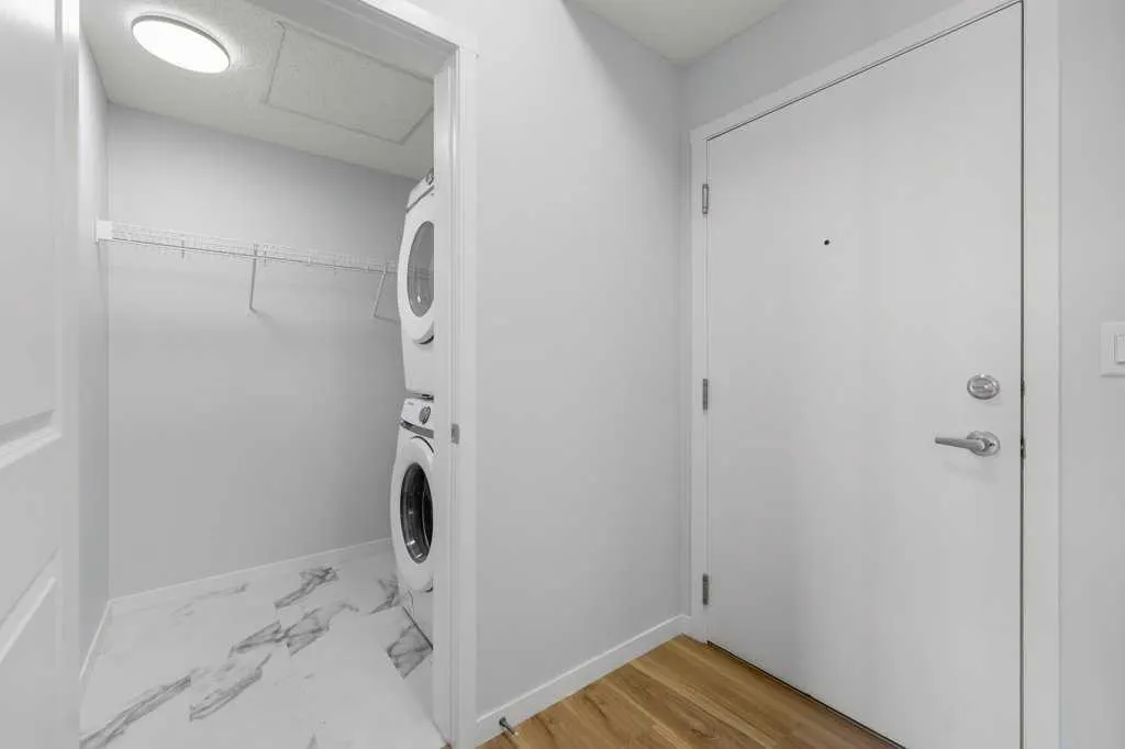 40 Carrington Plaza NW, #320