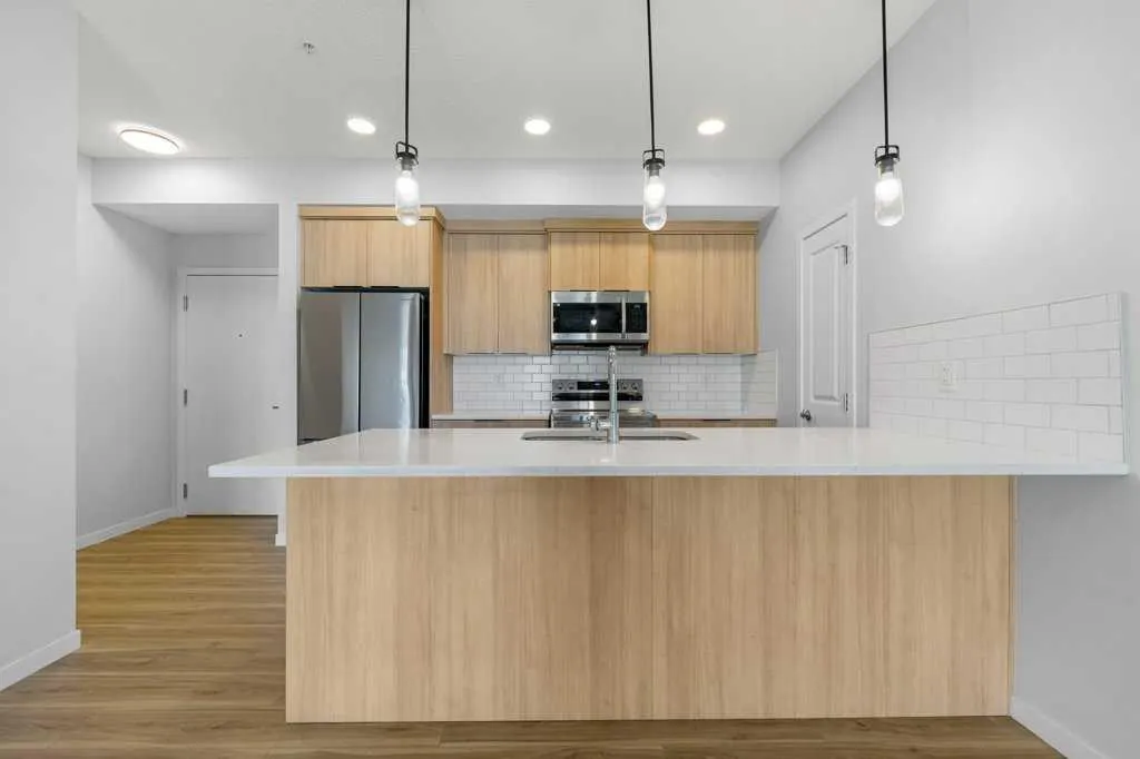 40 Carrington Plaza NW, #320