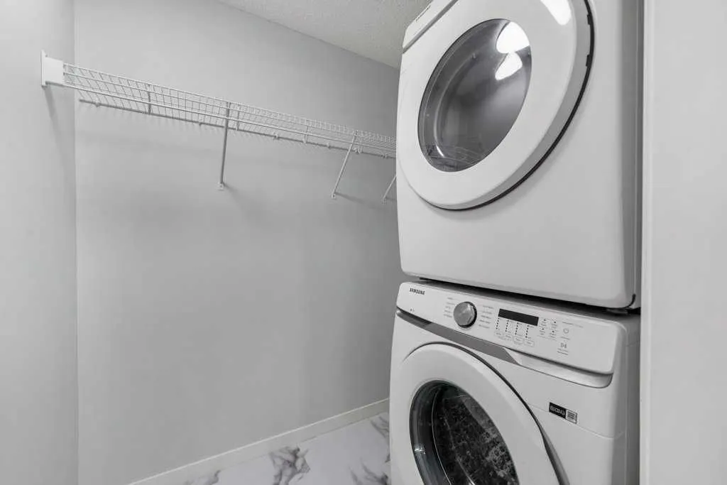 40 Carrington Plaza NW, #320