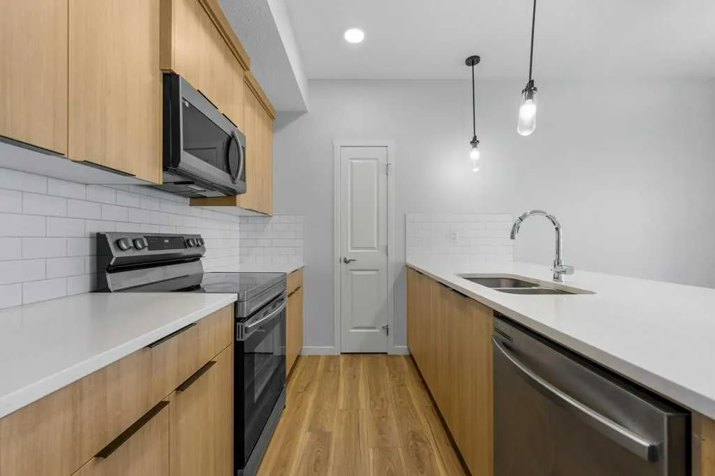 40 Carrington Plaza NW, #320