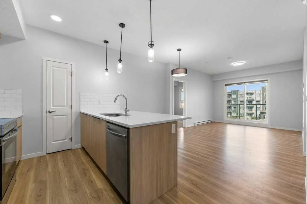 40 Carrington Plaza NW, #320