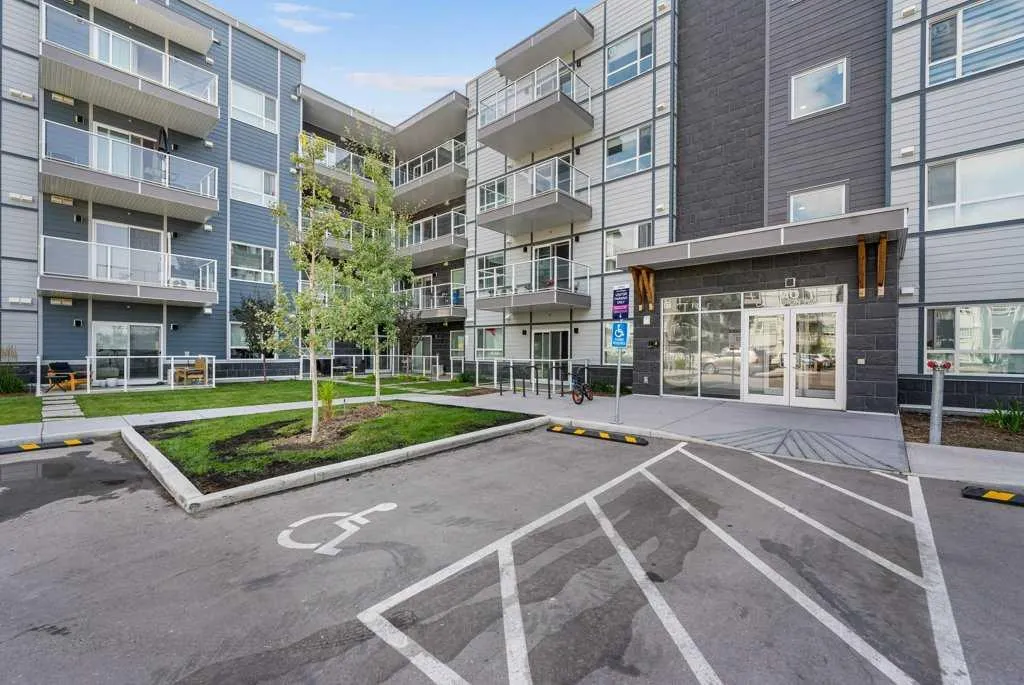 40 Carrington Plaza NW, #320