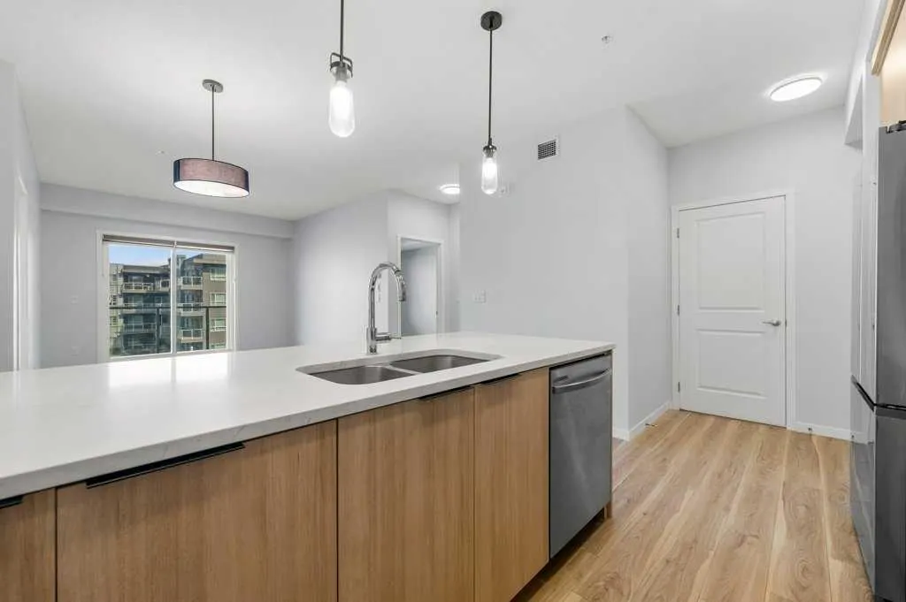 40 Carrington Plaza NW, #320