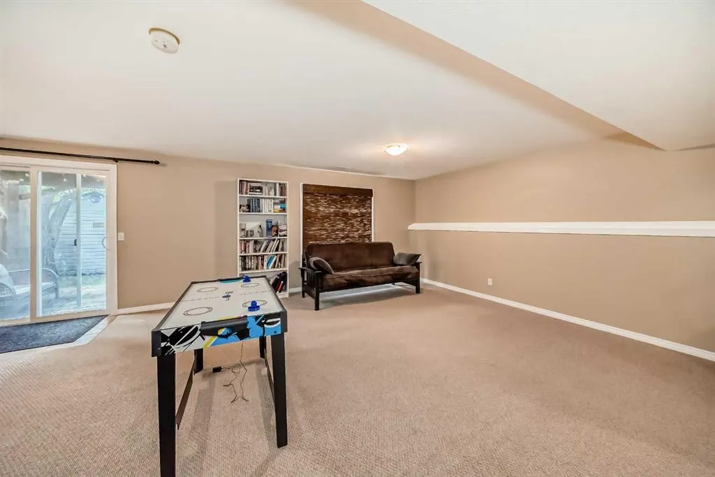 23 Rockyspring Green NW