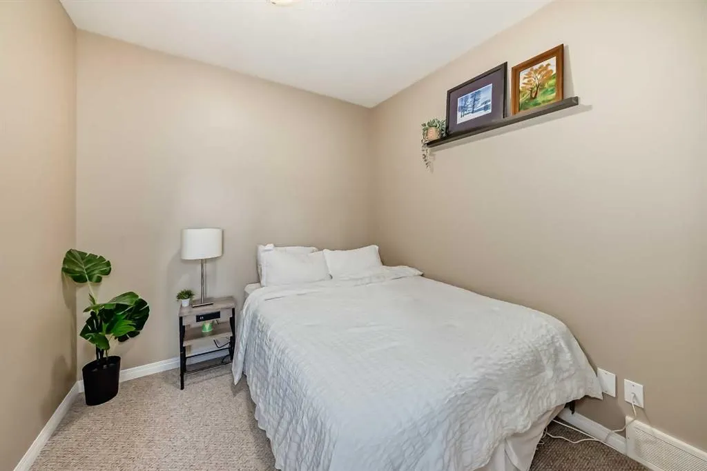 23 Rockyspring Green NW