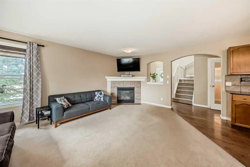 23 Rockyspring Green NW