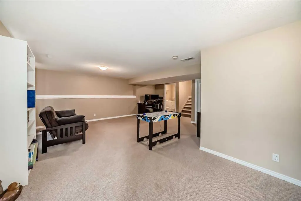 23 Rockyspring Green NW