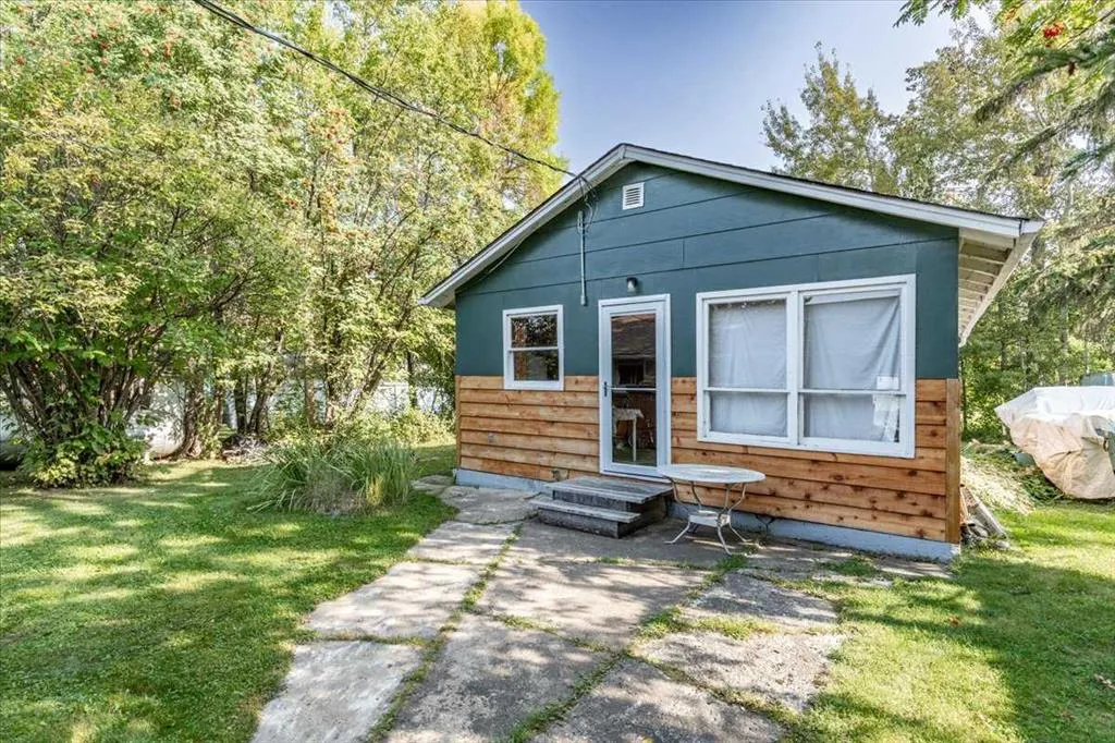 60 Beach Avenue