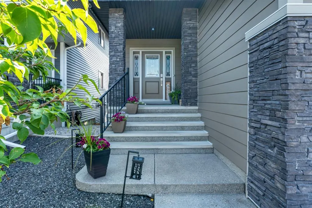 106 Mount Rae Heights