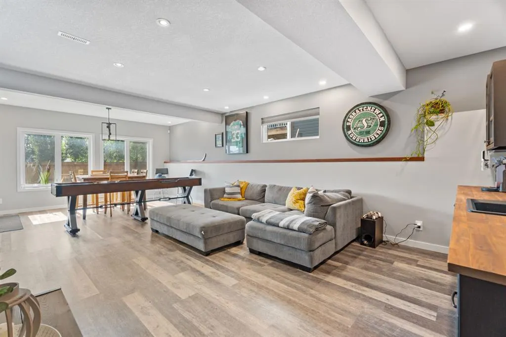 106 Mount Rae Heights