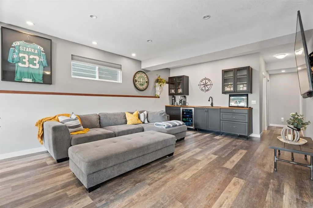 106 Mount Rae Heights