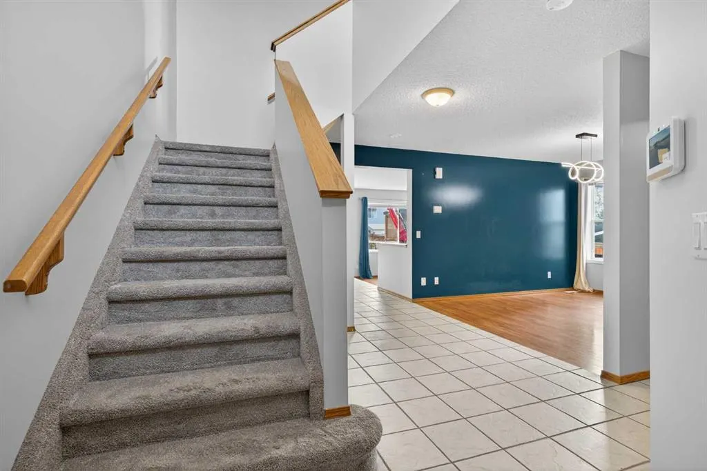 47 Mt Apex Crescent SE