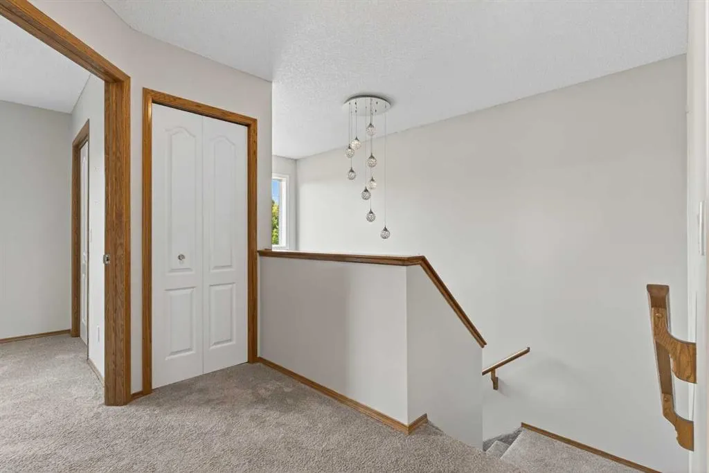47 Mt Apex Crescent SE