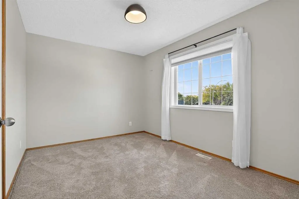 47 Mt Apex Crescent SE