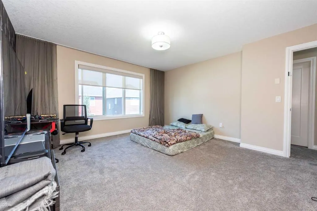 287 Baywater Way SW