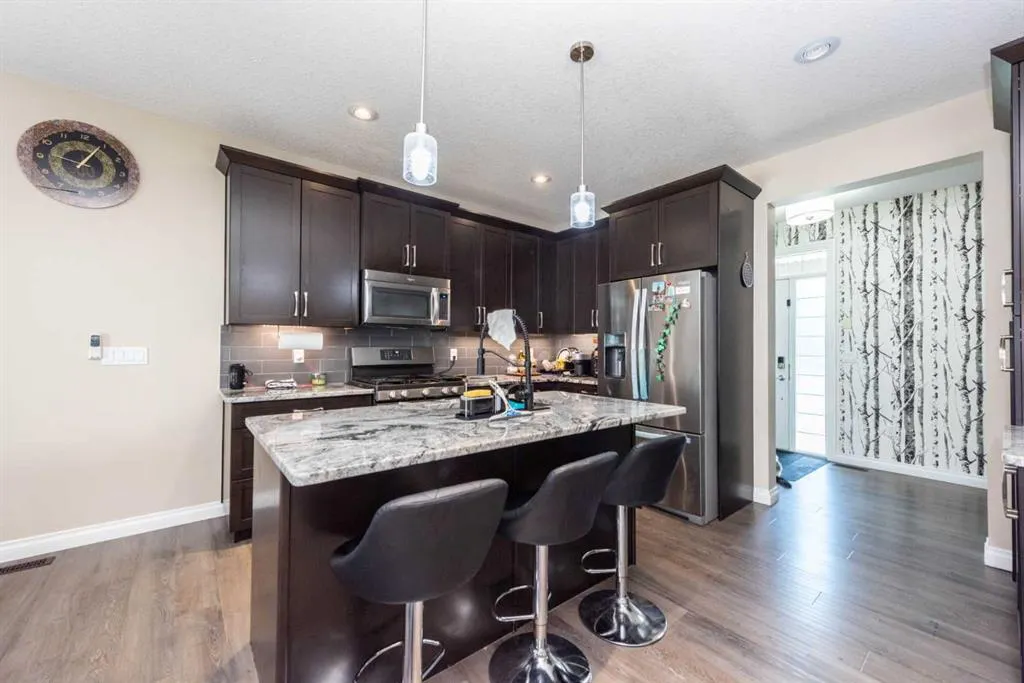 287 Baywater Way SW
