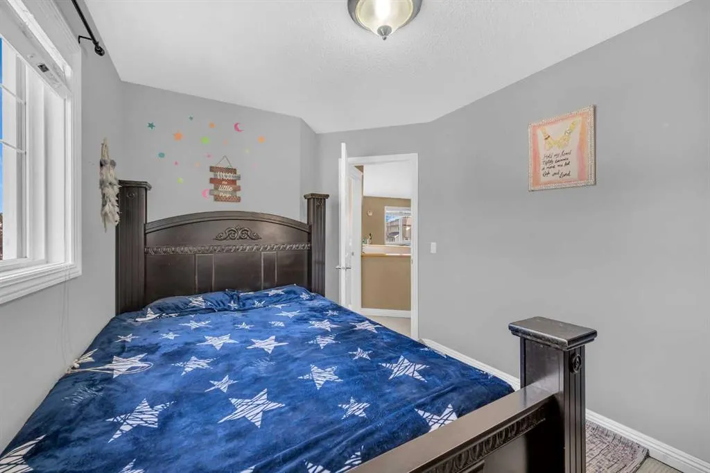 2407 Kingsland View SE